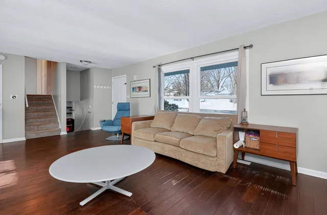 $359,000 | 522 Apache Lane, Carol Stream, IL 60188