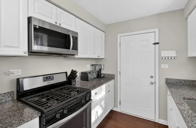 $359,000 | 522 Apache Lane, Carol Stream, IL 60188