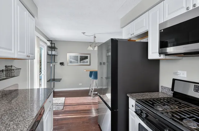 $359,000 | 522 Apache Lane, Carol Stream, IL 60188