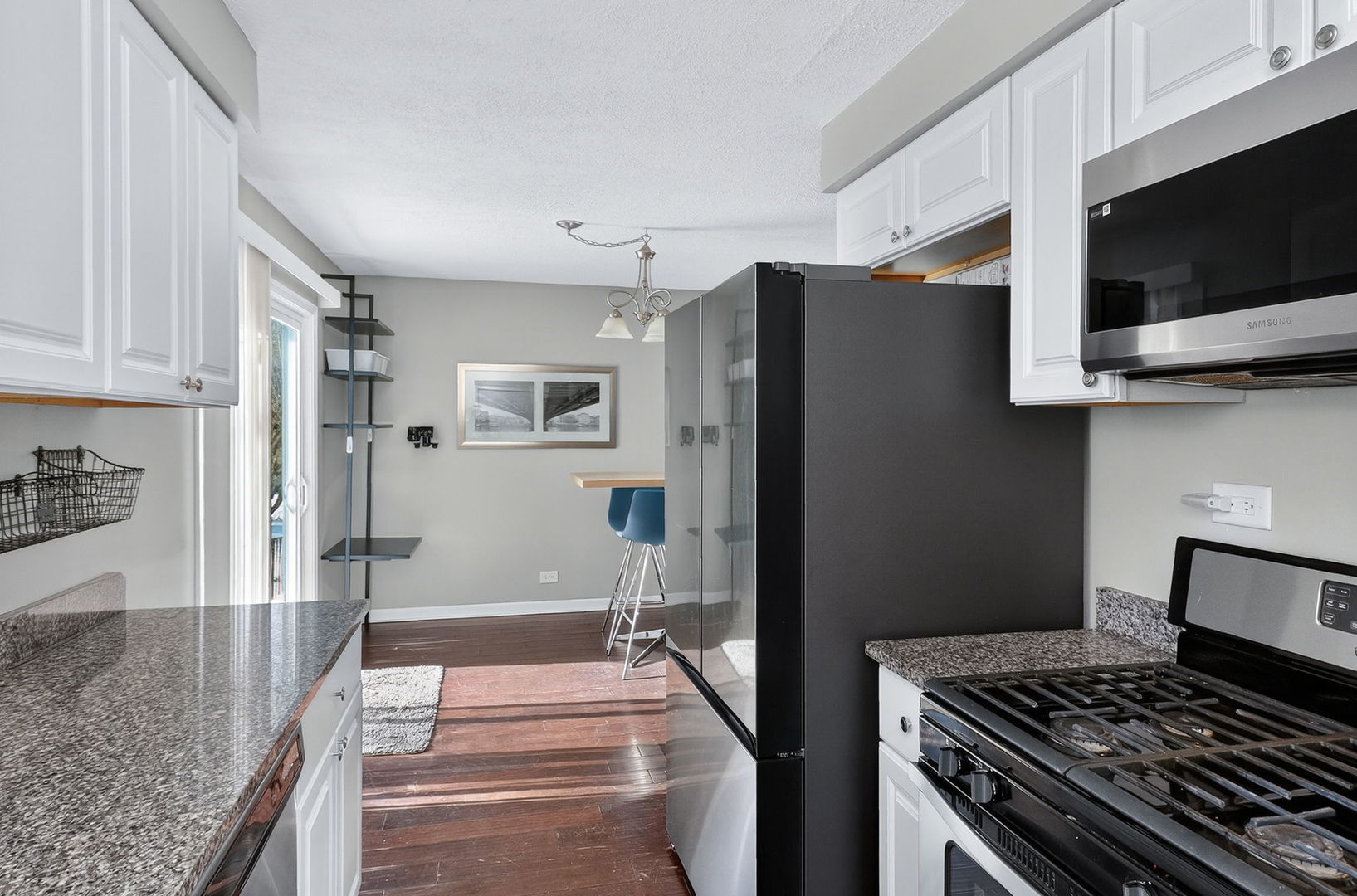 522 Apache Lane Carol Stream, IL 60188 - Photo 9 of 21