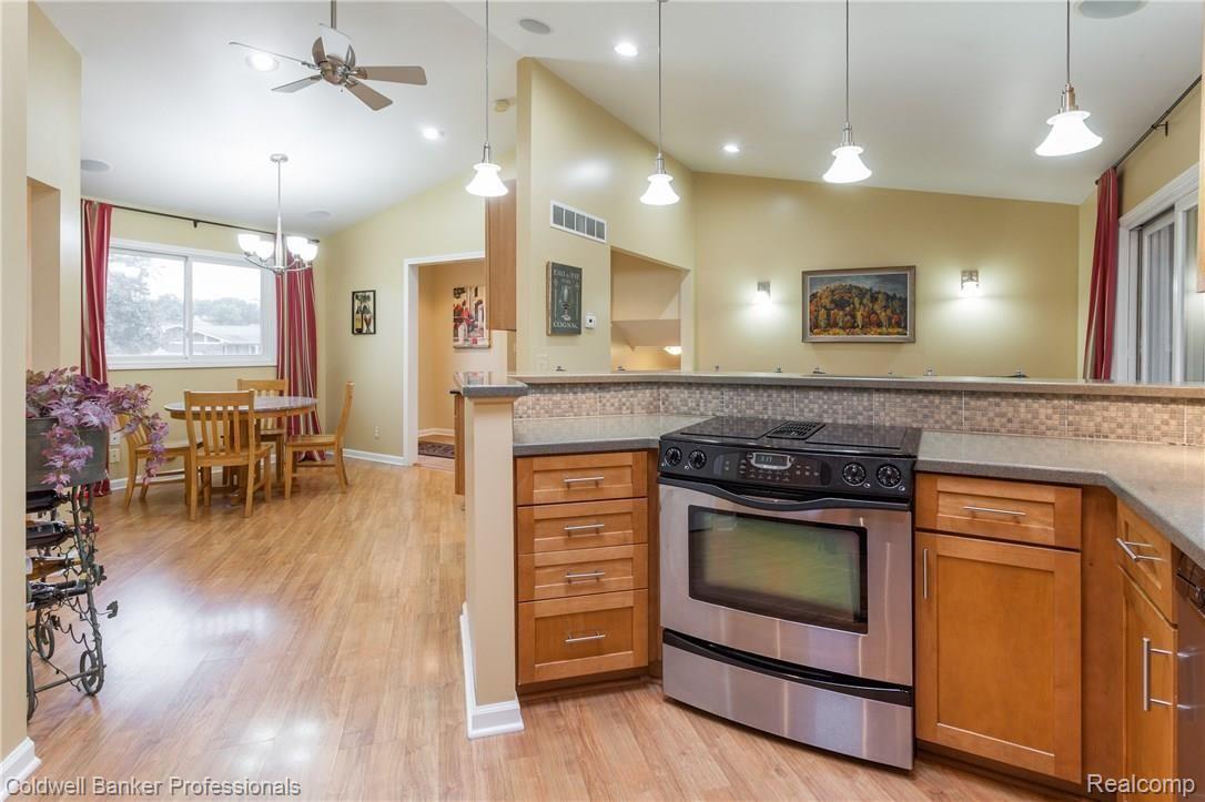 5270 Inverrary Lane Commerce Township, MI 48382 - Photo 6 of 34 IMG_3238.jpg