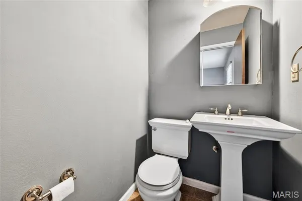$199,900 | 2715 Creekwood Manor Lane, St. Louis, MO 63125