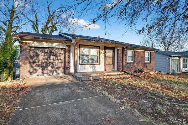 $199,900 | 2715 Creekwood Manor Lane, St. Louis, MO 63125