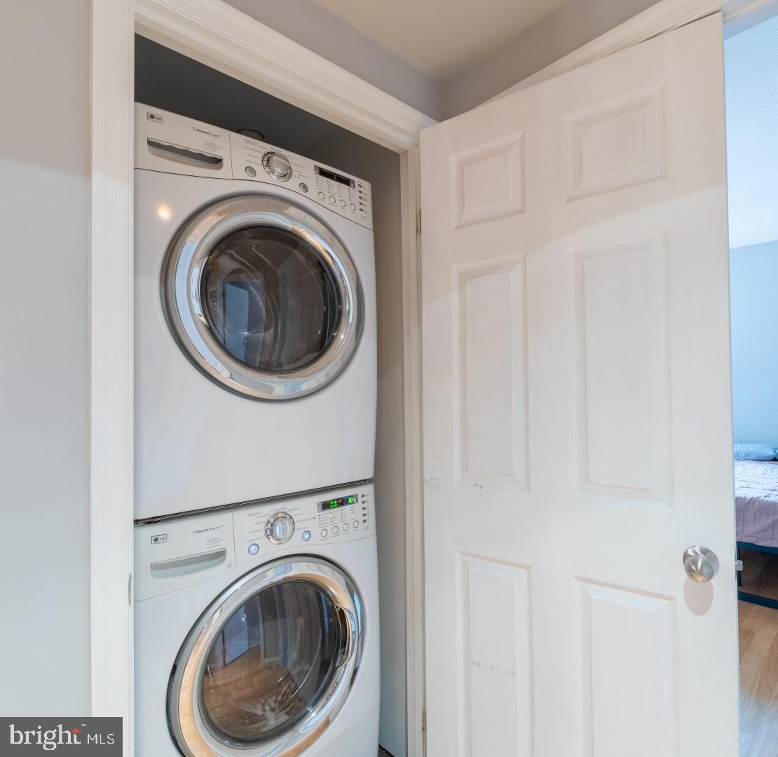 960 Fell Street, Unit 603 Baltimore, MD 21231 - Photo 16 of 24 a view of a hallway with washer and dryer