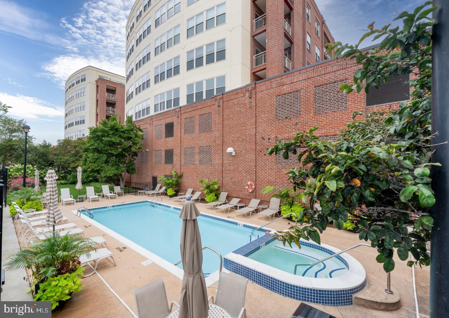 960 Fell Street, Unit 603 Baltimore, MD 21231 - Photo 19 of 24 a view of a swimming pool with a patio