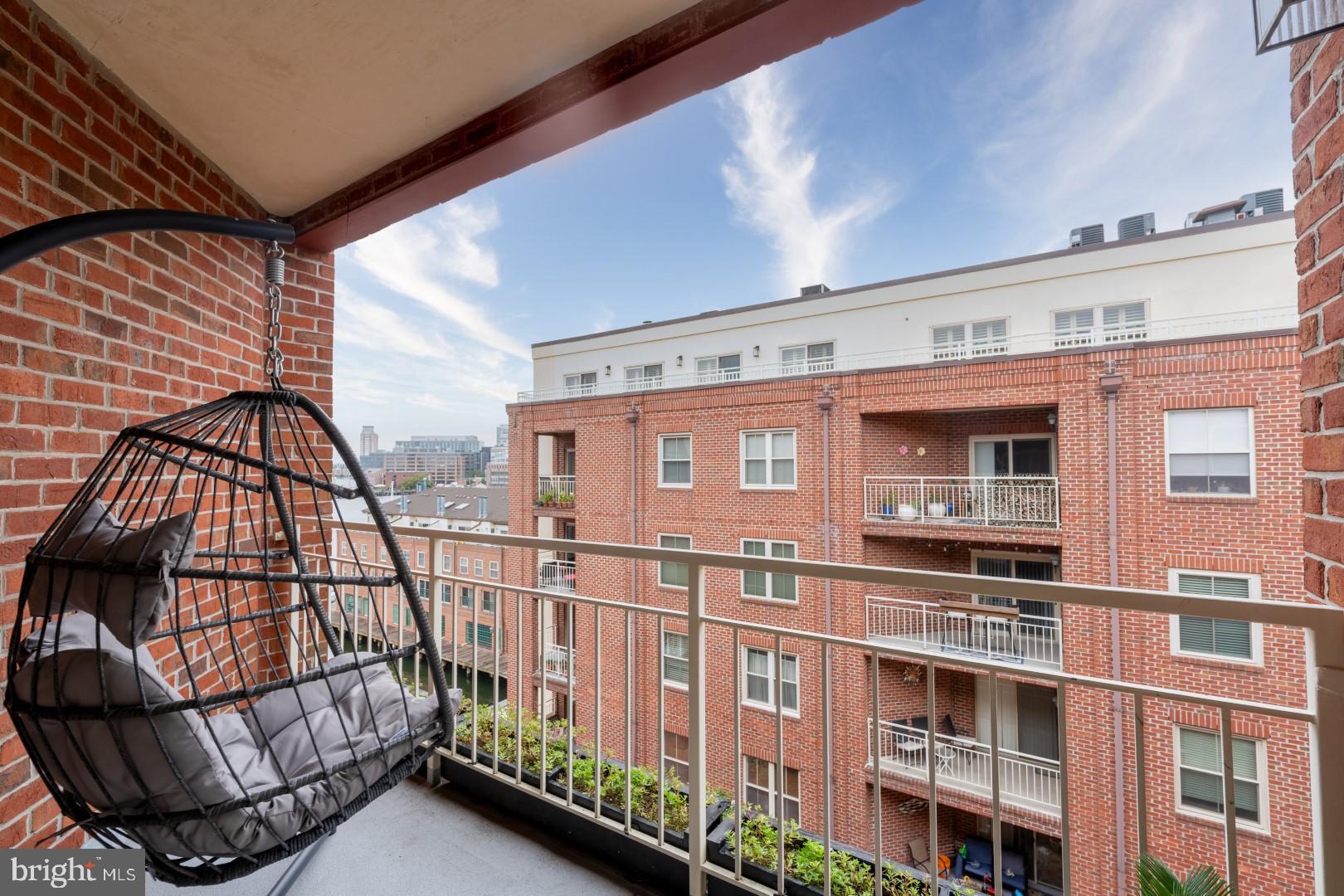 960 Fell Street, Unit 603 Baltimore, MD 21231 - Photo 21 of 24 a view of a balcony
