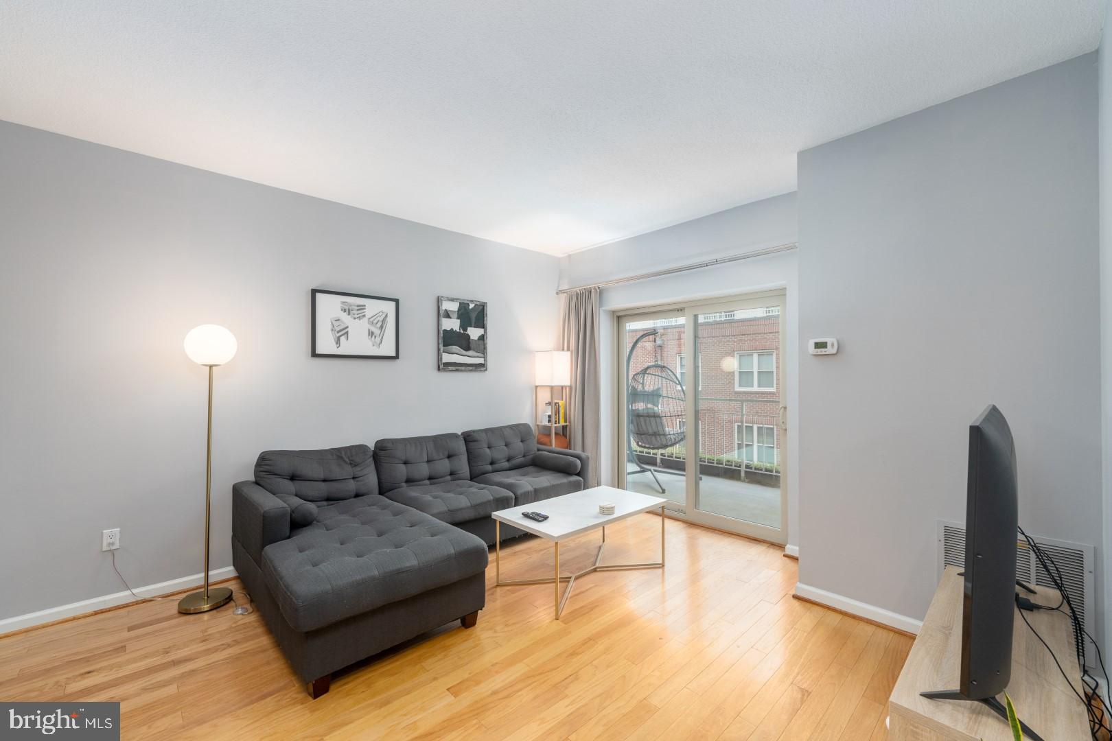 960 Fell Street, Unit 603 Baltimore, MD 21231 - Photo 6 of 24 a living room with furniture and a flat screen tv