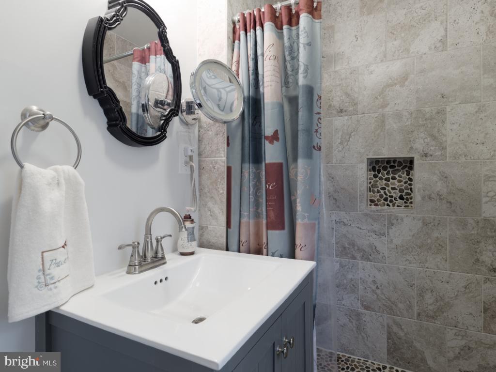 6008 Burnt Oak Road Baltimore, MD 21228 - Photo 16 of 30 Bath (Master)