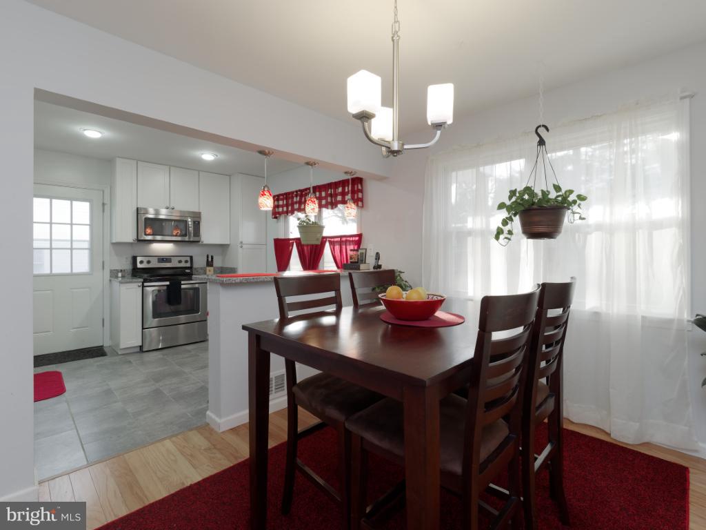 6008 Burnt Oak Road Baltimore, MD 21228 - Photo 7 of 30 Dining Room