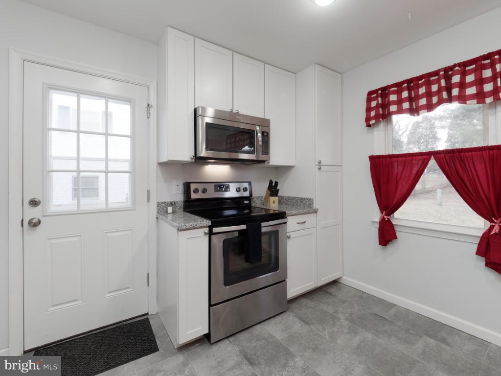 6008 Burnt Oak Road Baltimore, MD 21228 - Photo 8 of 30 Kitchen