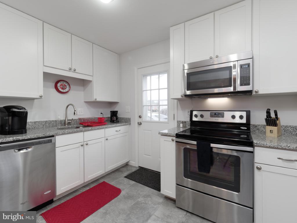 6008 Burnt Oak Road Baltimore, MD 21228 - Photo 9 of 30 Kitchen
