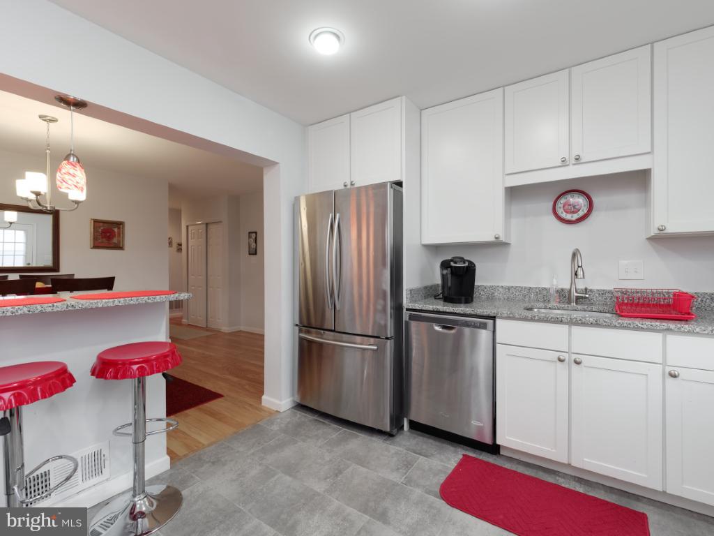 6008 Burnt Oak Road Baltimore, MD 21228 - Photo 10 of 30 Kitchen
