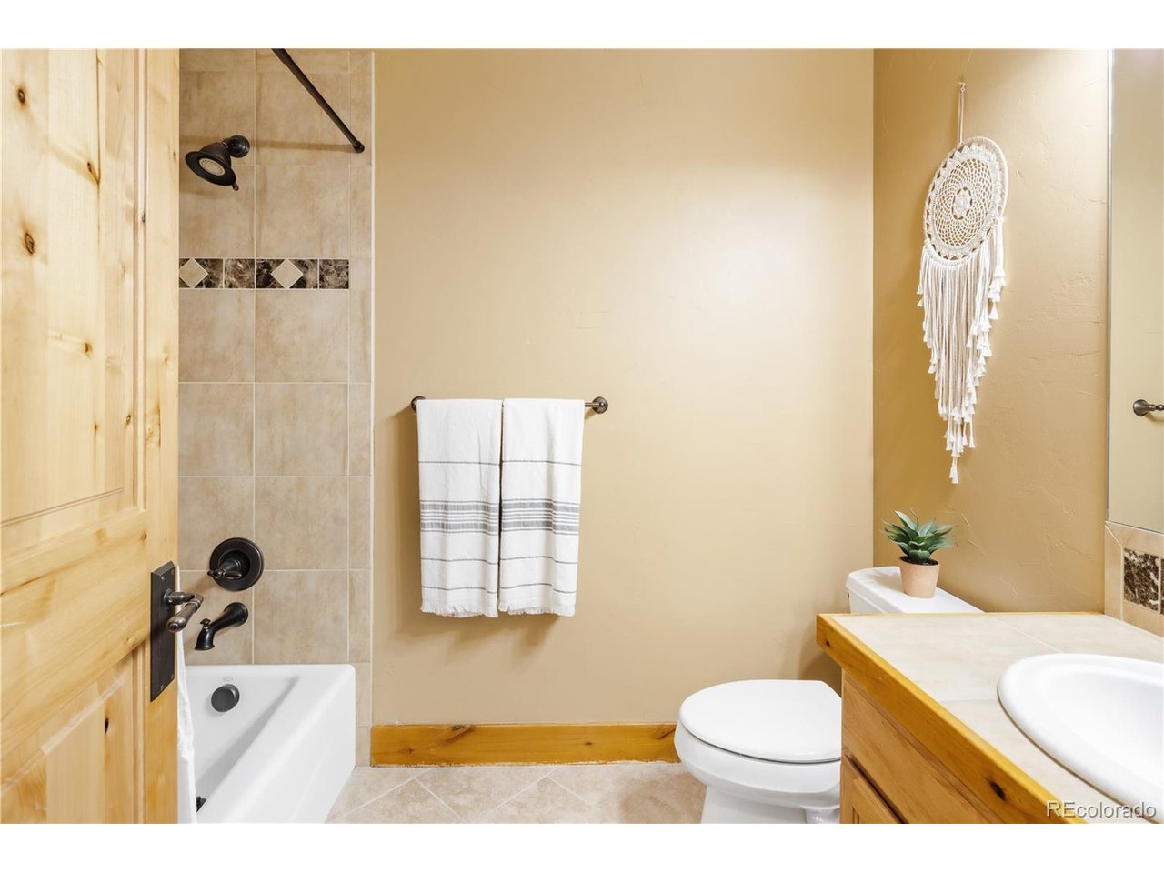 31276 Stone Canyon Road, Unit 201 Evergreen, CO 80439 - Photo 36 of 40 Full bathroom off halway