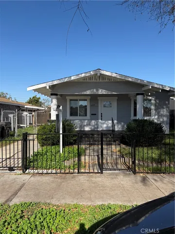 $3,250 | 1305 East 17th Street, Long Beach, CA 90813