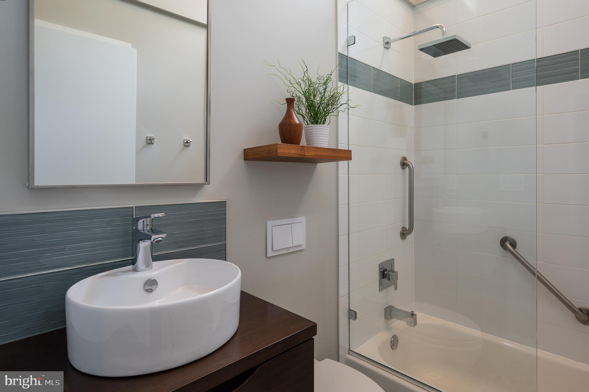 7213 Beechwood Road Alexandria, VA 22307 - Photo 30 of 48 Hallway Full Bath