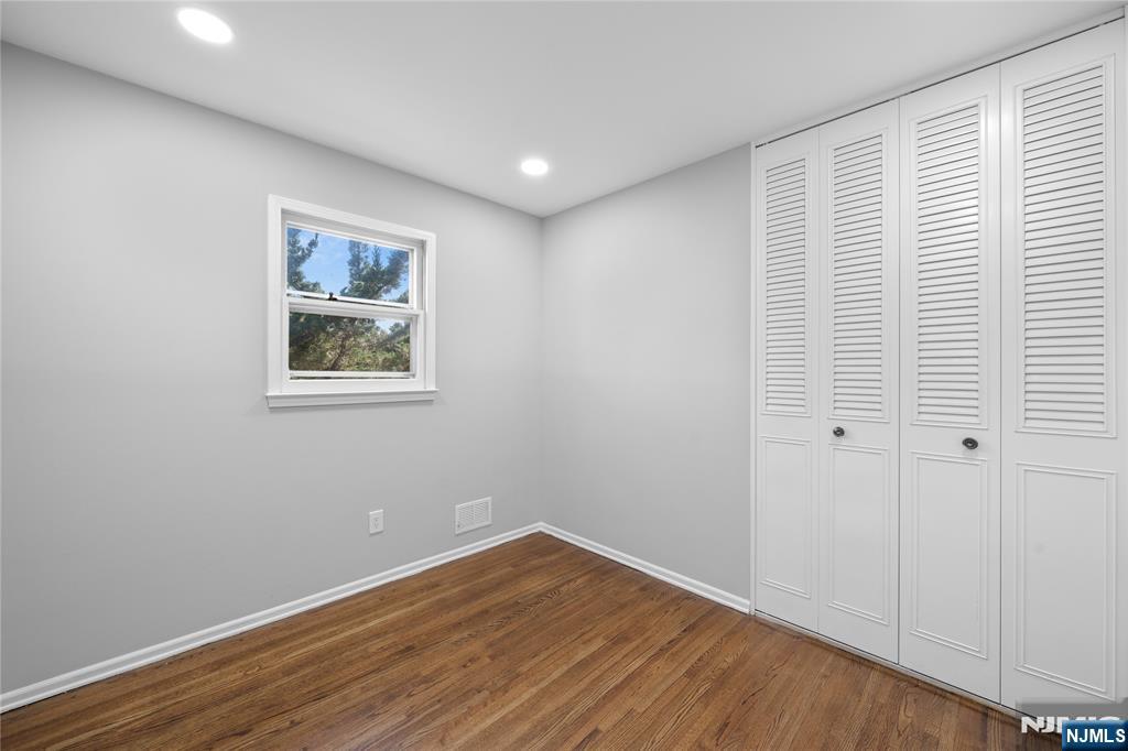 11 Hampton Place Nutley, NJ 07110 - Photo 31 of 46