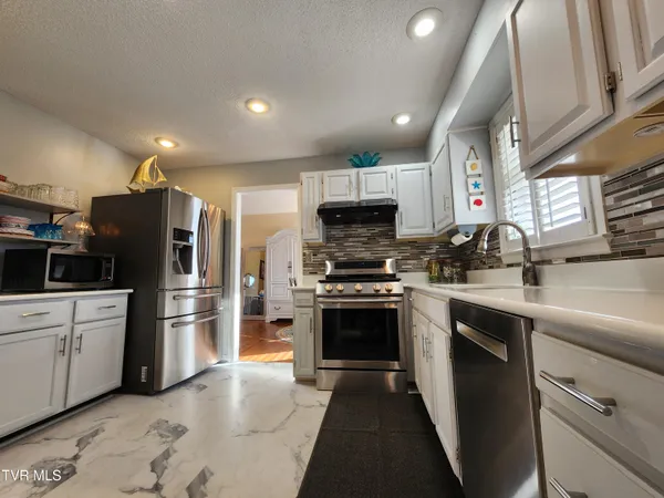 $359,000 | 15512 Woodstone Circle, Bristol, VA 24202