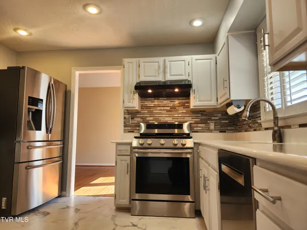 $359,000 | 15512 Woodstone Circle, Bristol, VA 24202