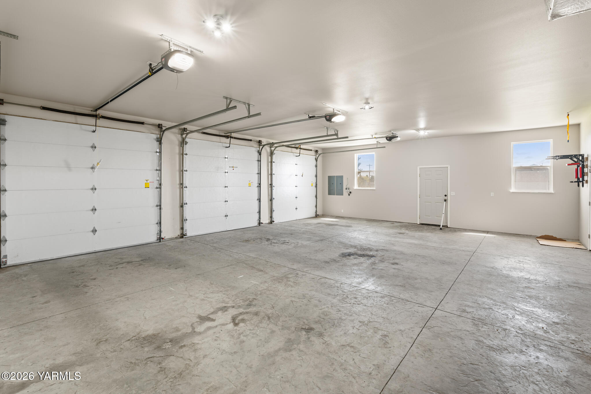 11625 Missimer Road Prosser, WA 99350 - Photo 34 of 40 a view of a garage