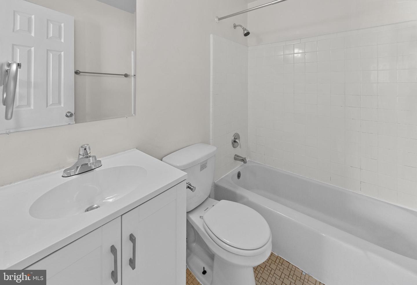 12814 Epping Terrace, Unit 2B Silver Spring, MD 20906 - Photo 18 of 28 Main bathroom