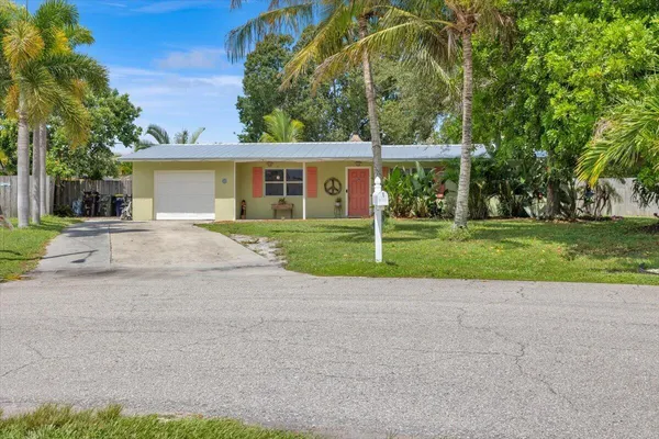 $525,000 | 1121 Southeast Alamanda Lane, Stuart, FL 34996