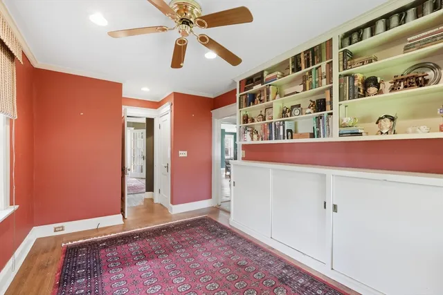 a view of an entryway with a workspace