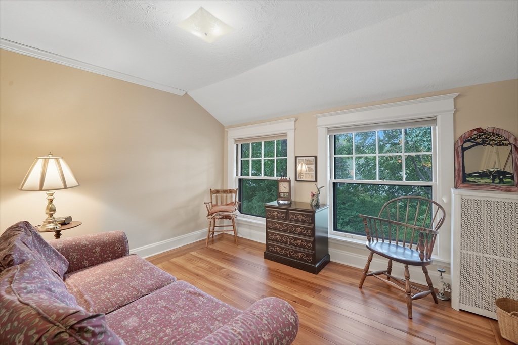 31 Wellesley Road Holyoke, MA 01040 - Photo 23 of 36