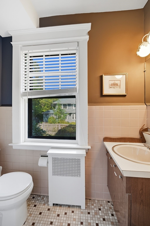 31 Wellesley Road Holyoke, MA 01040 - Photo 28 of 36