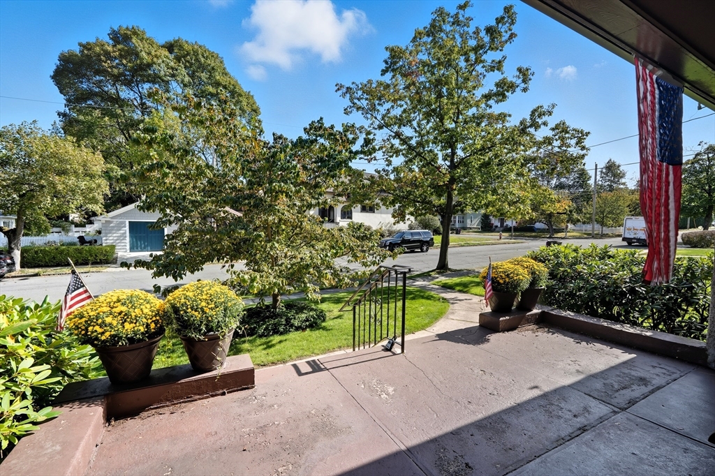 31 Wellesley Road Holyoke, MA 01040 - Photo 29 of 36