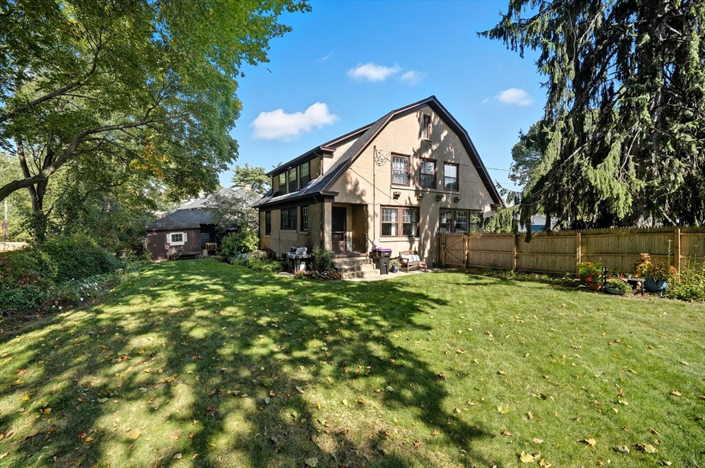 31 Wellesley Road Holyoke, MA 01040 - Photo 33 of 36