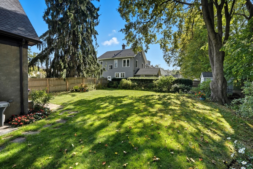 31 Wellesley Road Holyoke, MA 01040 - Photo 34 of 36