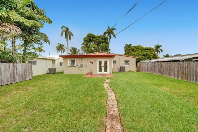a view of a house with a back yard