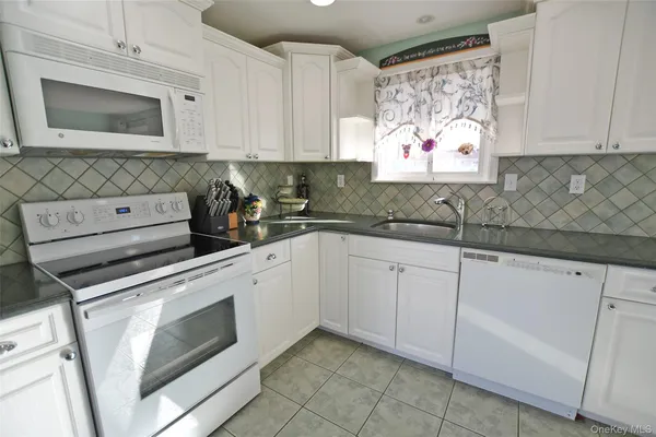 $559,000 | 359 Randall Road, Ridge, NY 11961