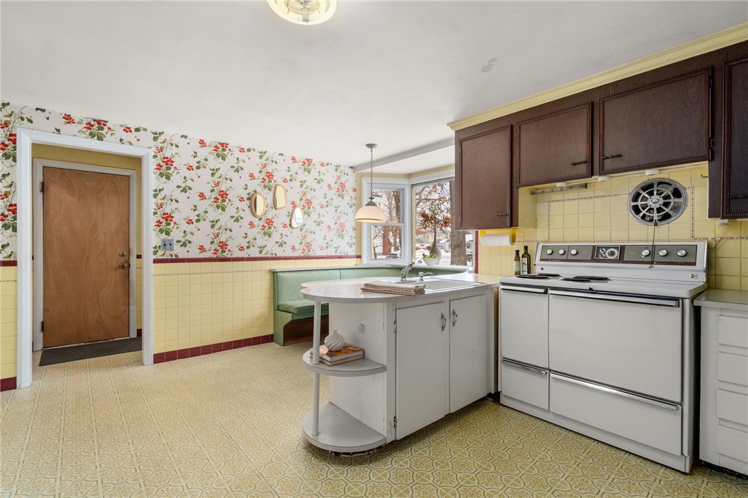 80 George Street Warwick, RI 02888 - Photo 6 of 40