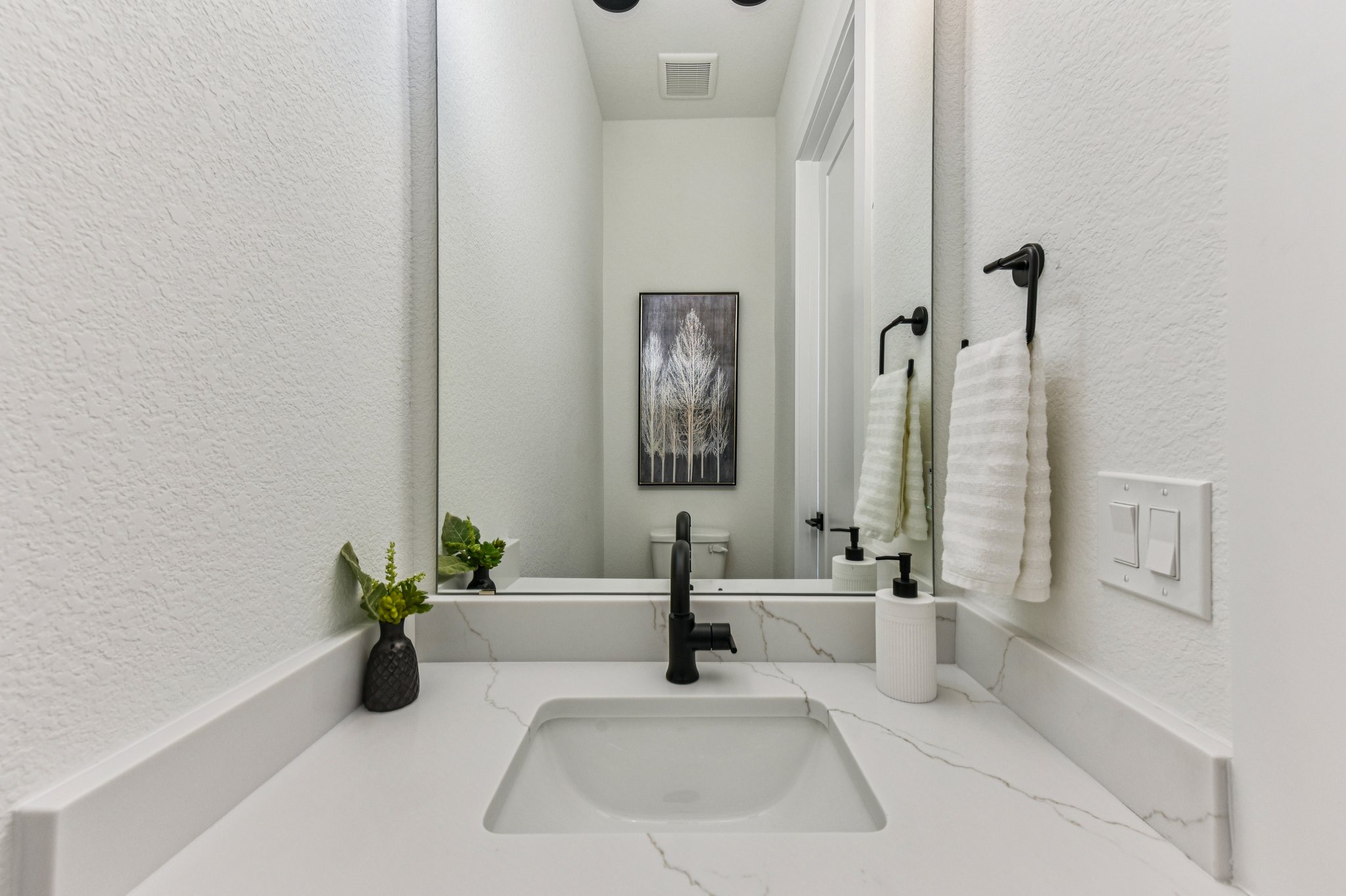 12105 Cearley Drive Austin, TX 78758 - Photo 12 of 40 a bathroom with a bathtub
