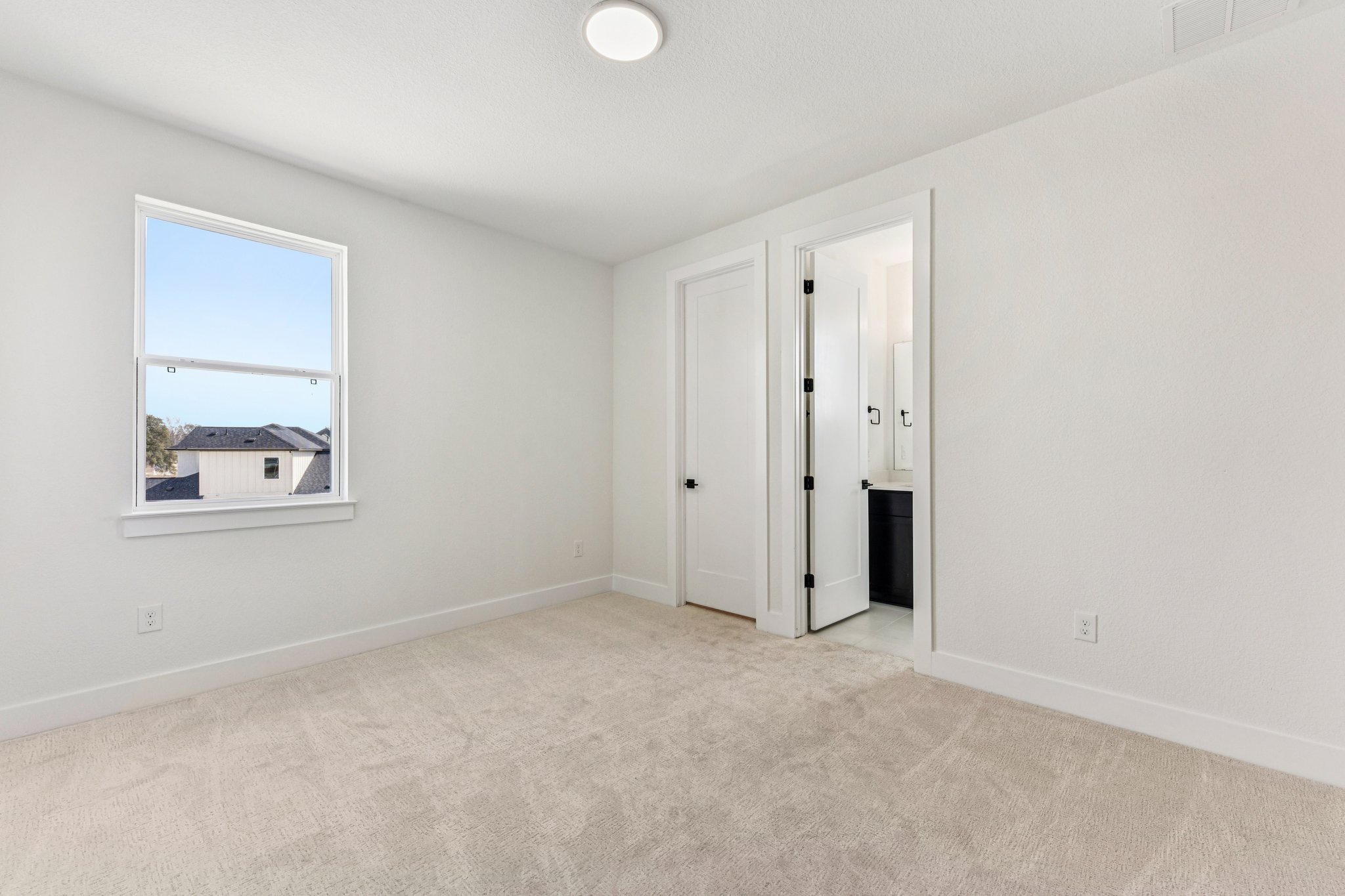 12105 Cearley Drive Austin, TX 78758 - Photo 26 of 40 an empty room with windows and closet