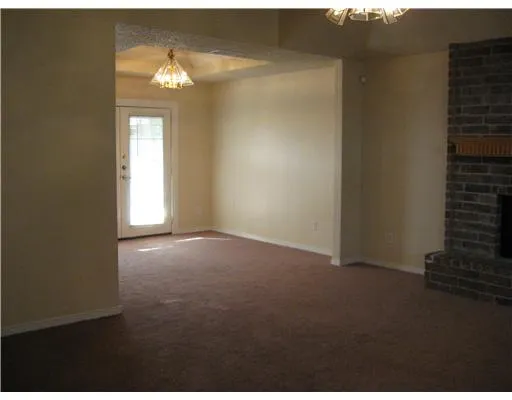 a view of empty room with window