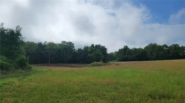 a view of an outdoor space and a yard
