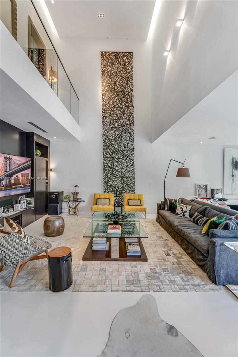 2000 South Bayshore Drive, Unit 47 Miami, FL 33133 - Photo 2 of 22 a living room with furniture