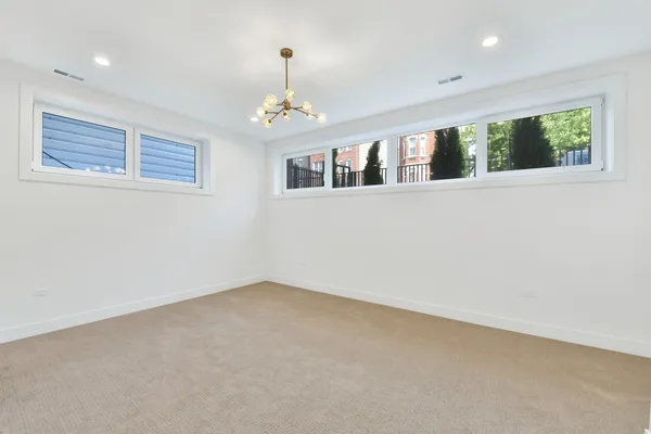 $799,000 | 5428 North Winthrop Avenue, Unit 103, Chicago, IL 60640