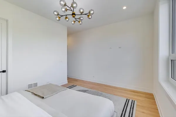 $799,000 | 5428 North Winthrop Avenue, Unit 103, Chicago, IL 60640