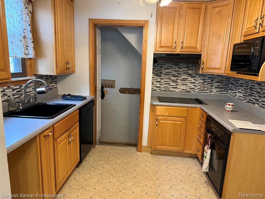 6793 Pelham Road Allen Park, MI 48101 - Photo 4 of 18