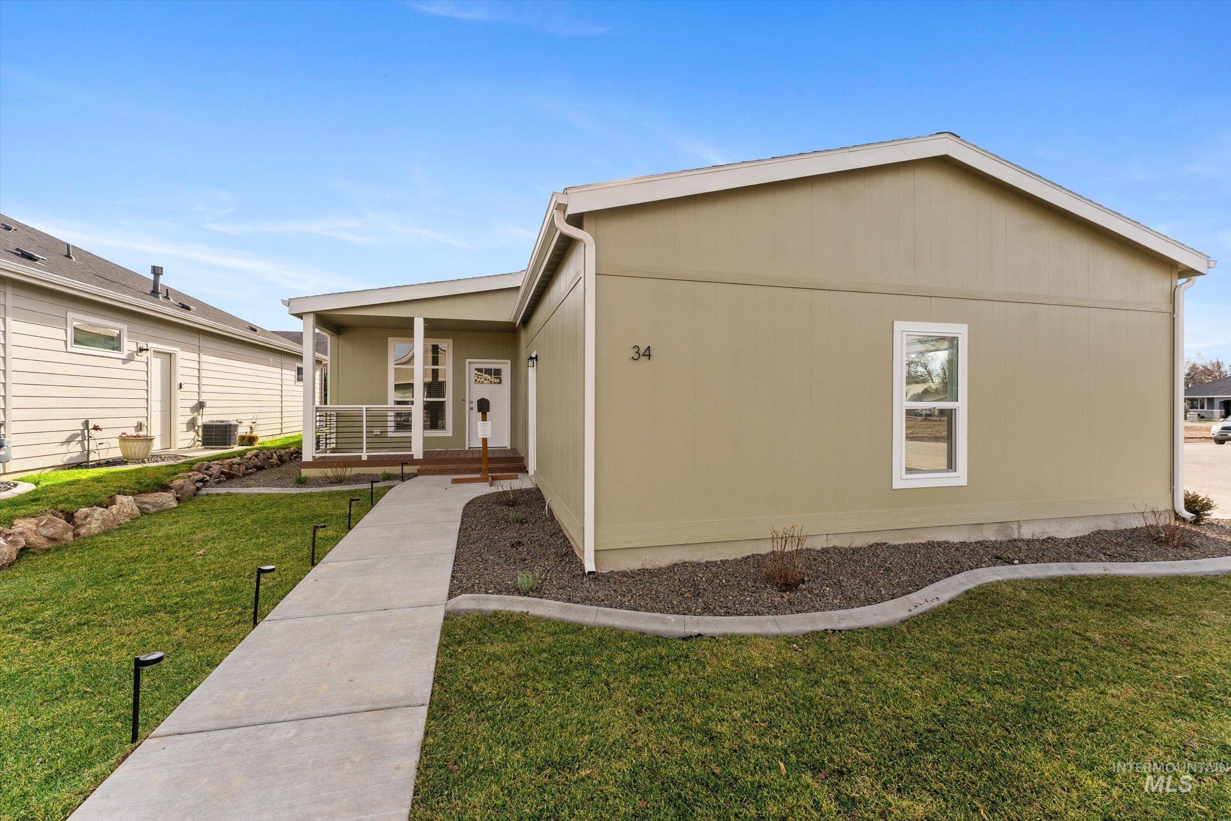 421 South Curtis Road, Unit 34 34 Boise, ID 83705 - Photo 21 of 22 View of front of property with a front lawn and a porch