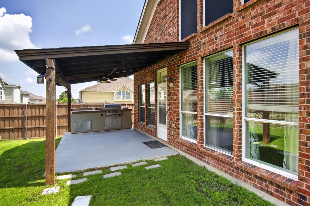10115 Stone Harbor Way Irving, TX 75063 - Photo 4 of 40