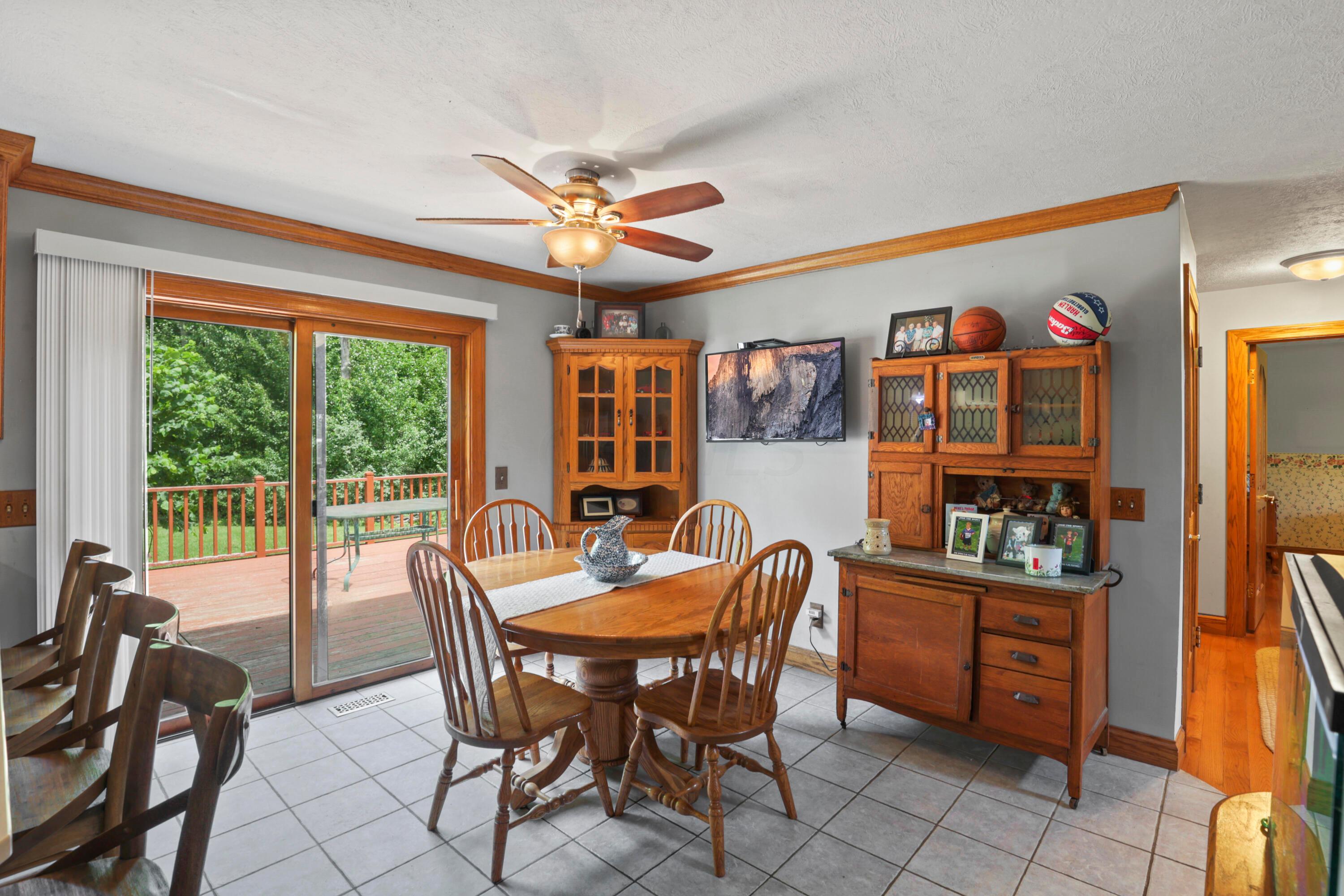 7610 Beecher Road Southwest Pataskala, OH 43062 - Photo 17 of 53 Eating Area