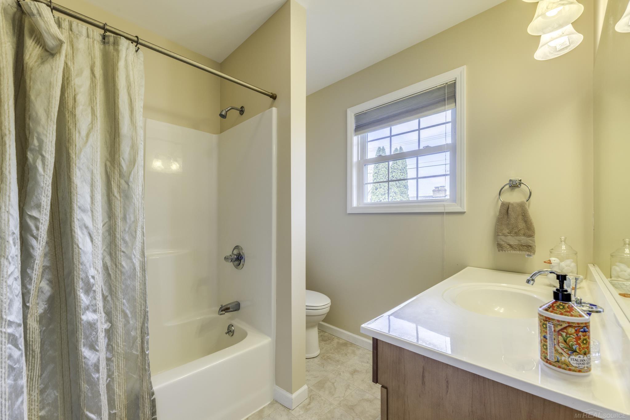 7355 Cardinal Road Lexington, MI 48450 - Photo 20 of 41 Primary Bed Bath