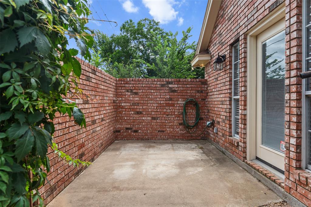 412 Springhill Court Burleson, TX 76028 - Photo 30 of 36