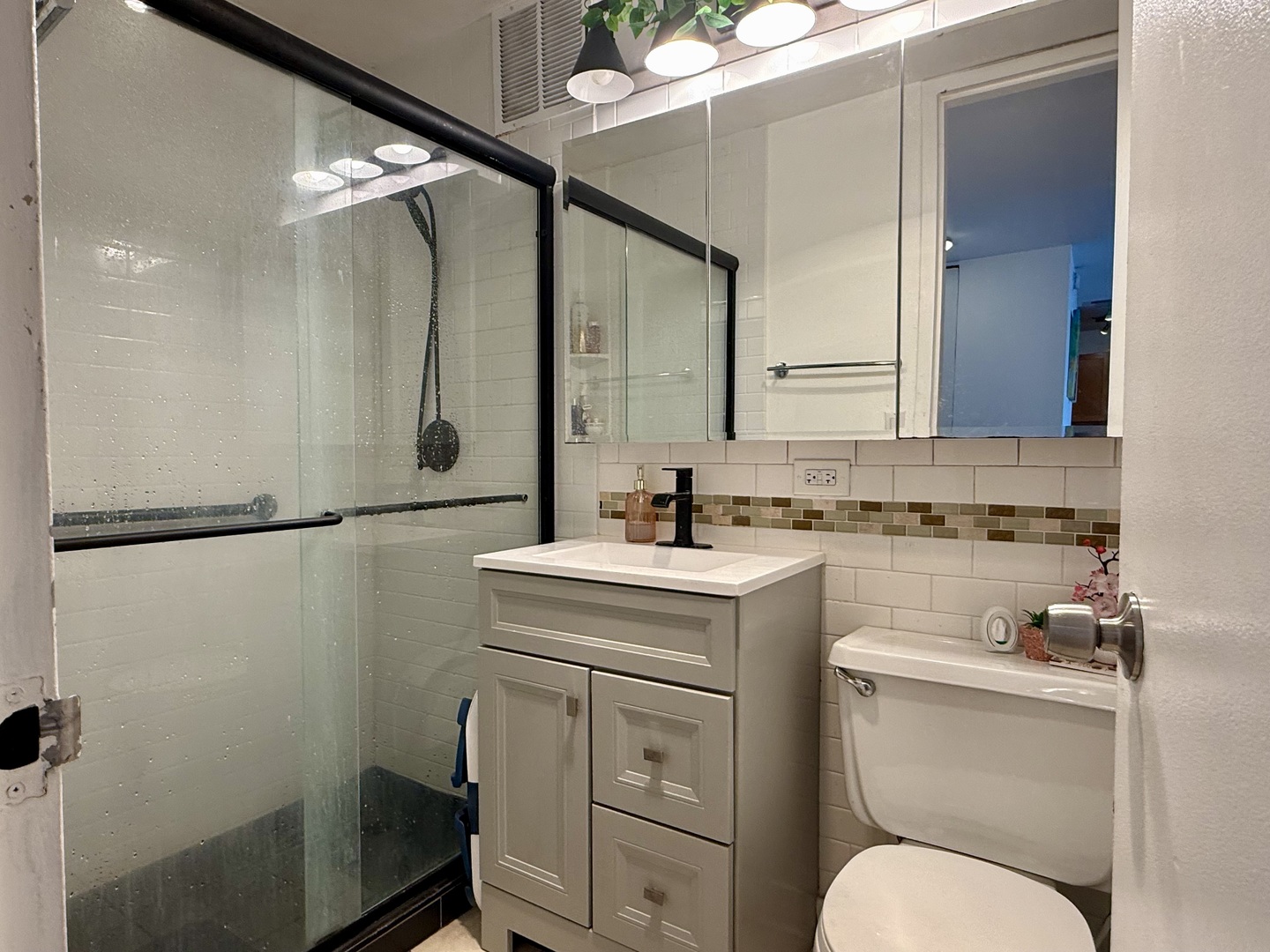 655 West Irving Park Road, Unit 3806 Chicago, IL 60613 - Photo 16 of 18