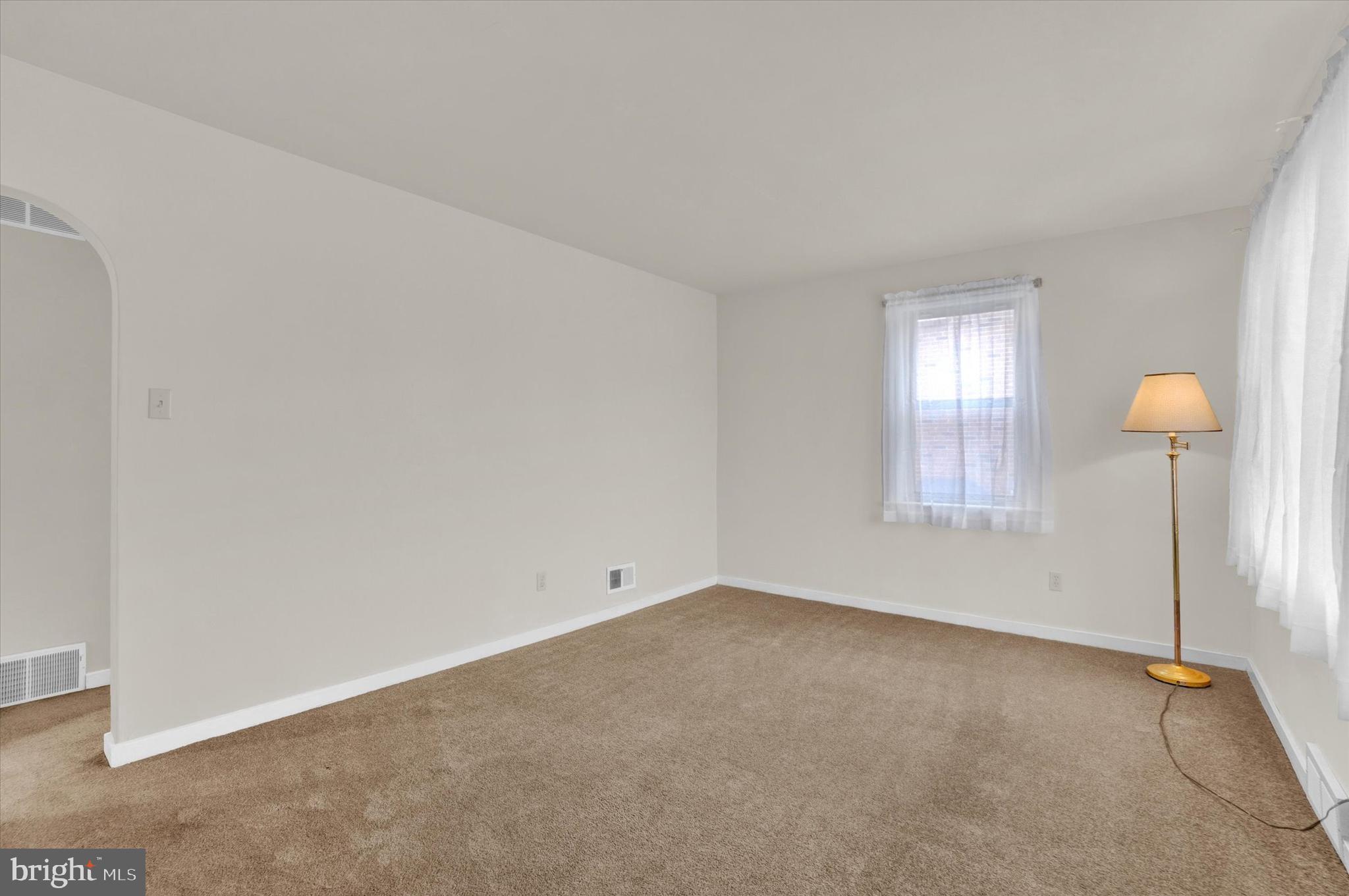 304 Edgewood Road York, PA 17402 - Photo 4 of 18 Gallery Image 4