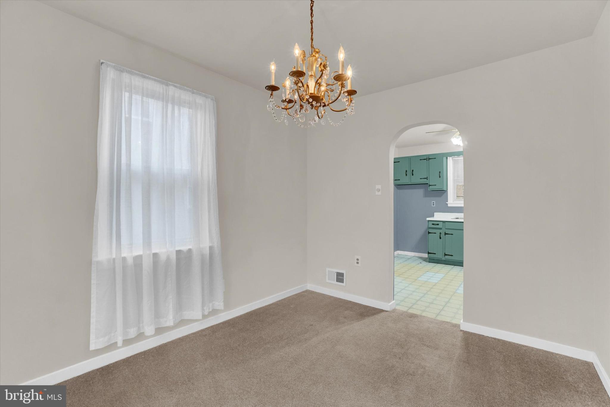 304 Edgewood Road York, PA 17402 - Photo 5 of 18 Gallery Image 5